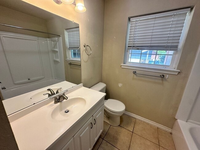 Building Photo - Beautiful 3 Bedroom Home for Rent in Norman, Oklahoma