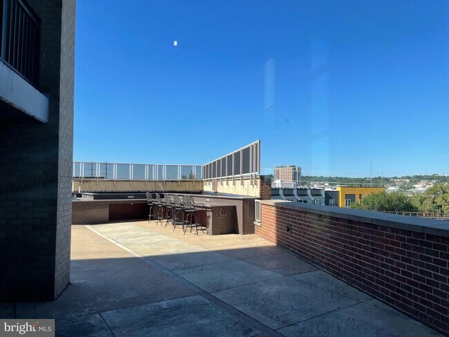 Building Photo - 2451 Midtown Ave