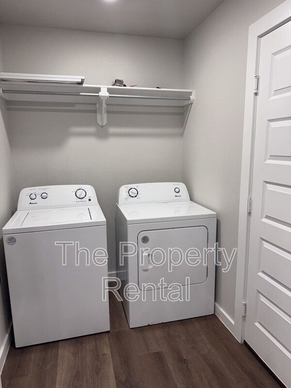 Building Photo - 520 Thicket Dr