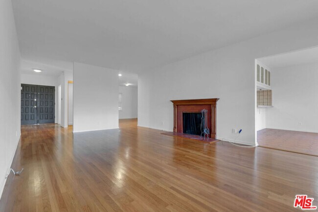 Building Photo - 152 S Kilkea Dr