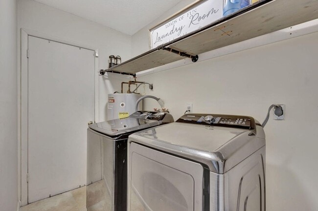 Building Photo - 1104 Jackpine St