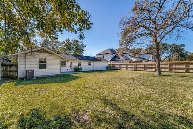 Building Photo - 4502 Brookwoods Dr