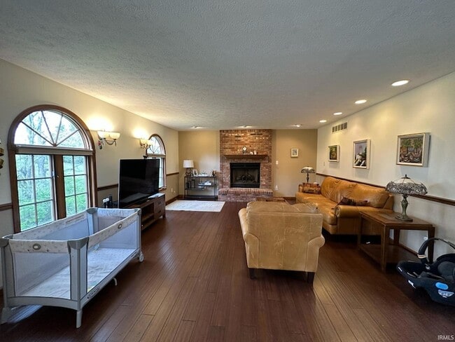 Building Photo - 3825 E Devonshire Ln