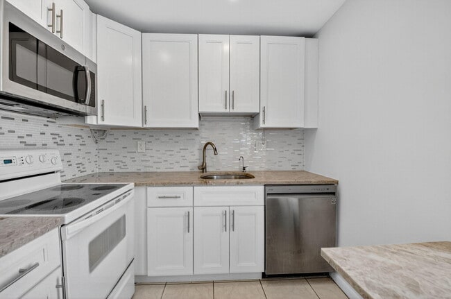 Building Photo - 341 Capri H