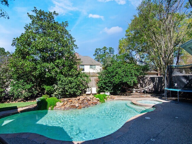 Building Photo - 25 Cokeberry St