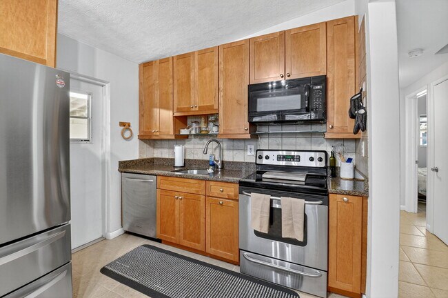 Building Photo - 310 Glen Arbor Terrace