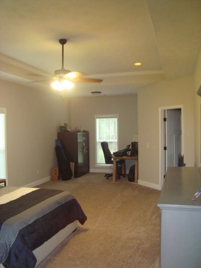 Building Photo - Home in Phenix City available to rent 10/2...