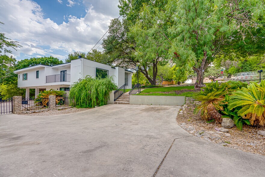 Front side profile - 568 W Quill Dr