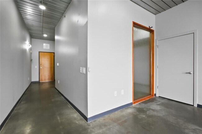 Building Photo - 620 Glen Iris Dr NE