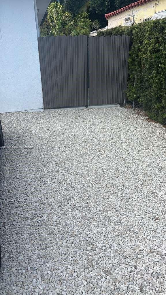 Building Photo - 820 NW 19th Ct