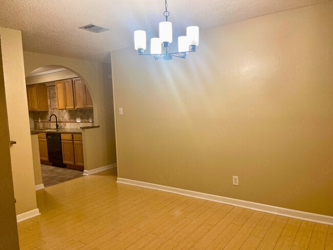 Building Photo - Beautiful 3 Bedroom Home with Covered Patio in Ridge Creek