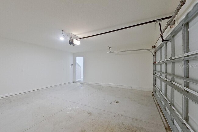 Building Photo - 8645 SW 44th Ct