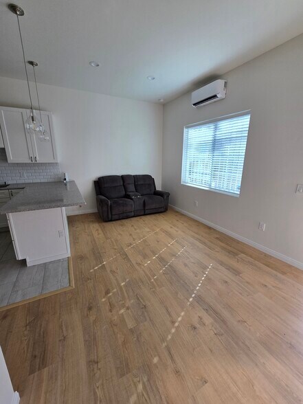 Building Photo - 4386 Marlborough Ave