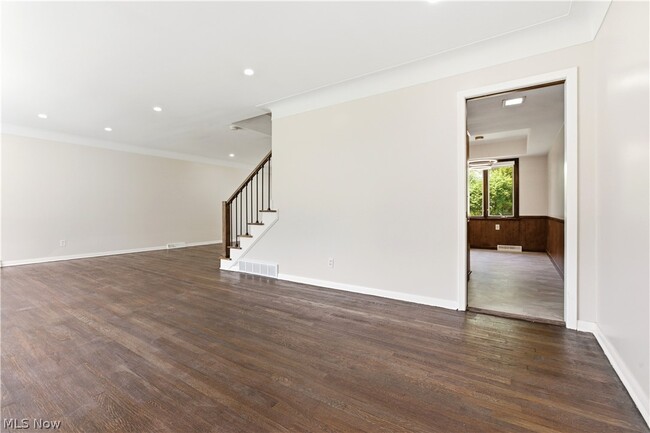 Building Photo - 2056 Laurel Hill Dr