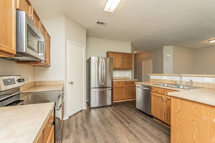 Building Photo - 1514 Wavecrest Dr