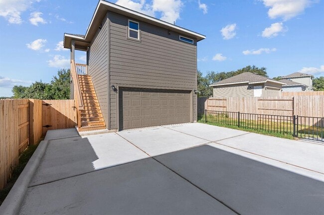 Building Photo - 1725 Lakota Ln