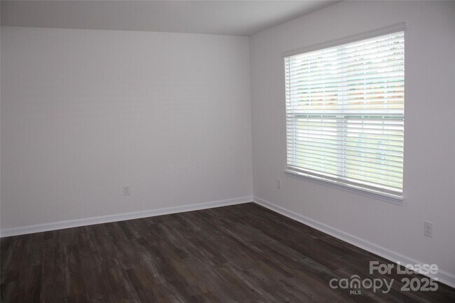 Building Photo - 2295 Mdw Strm Dr