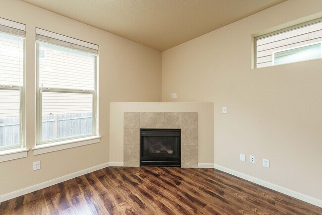 Building Photo - ASK ABOUT ONE MONTH FREE SPECIAL - Ask Us How! Convenient Location 3 Bedroom 2.5 Bathroom with Fe...
