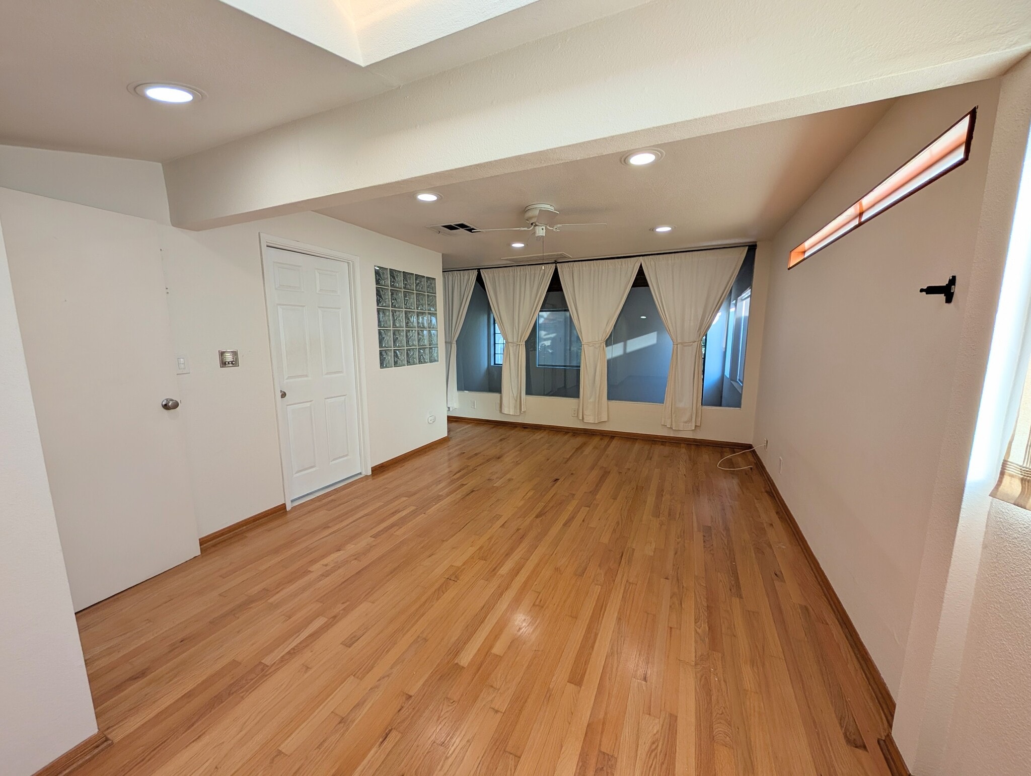 Building Photo - 12815 Caswell Ave