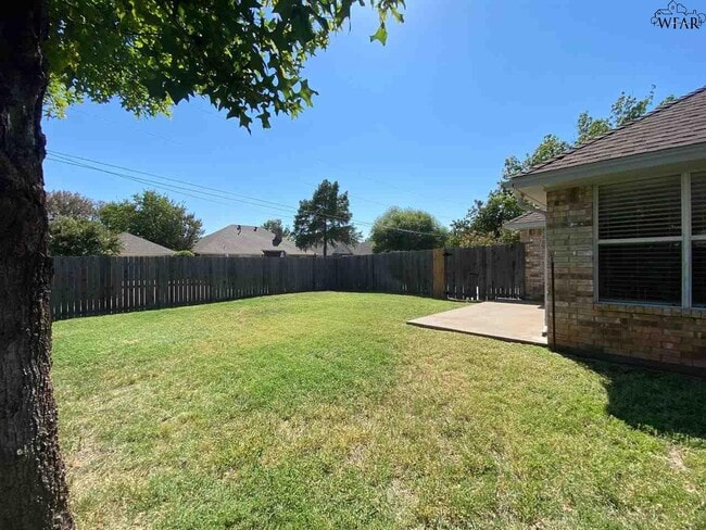 Building Photo - 3803 Stonegate Dr