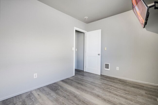 Building Photo - Charming & Centrally Located 3-Bedroom Home | Tacoma, WA