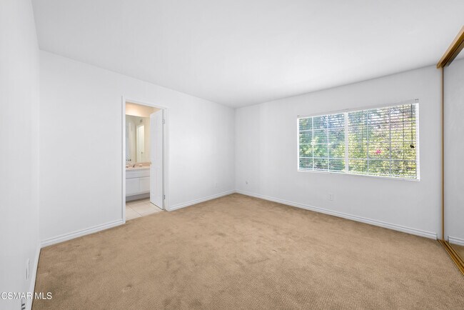 Building Photo - 11075 Oso Ave