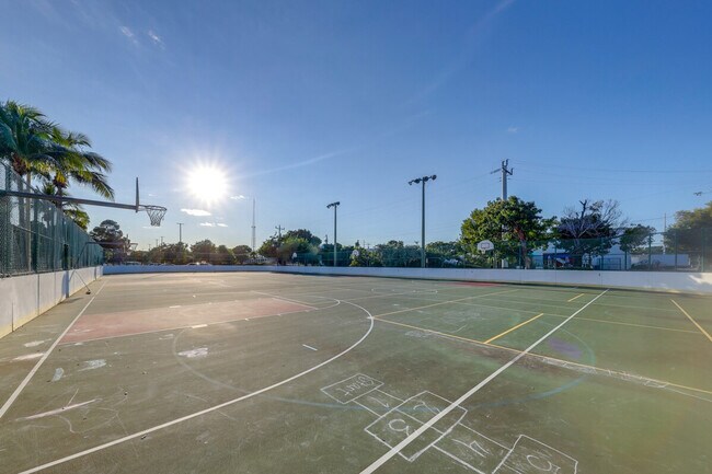 Building Photo - 115 Marina Ave