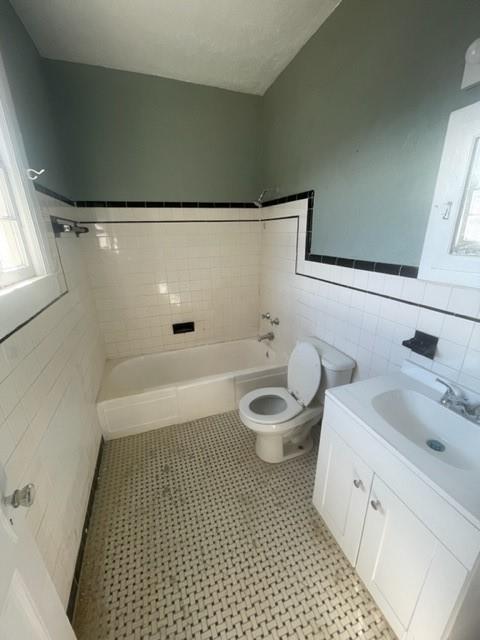 Building Photo - 165 S Monterey St