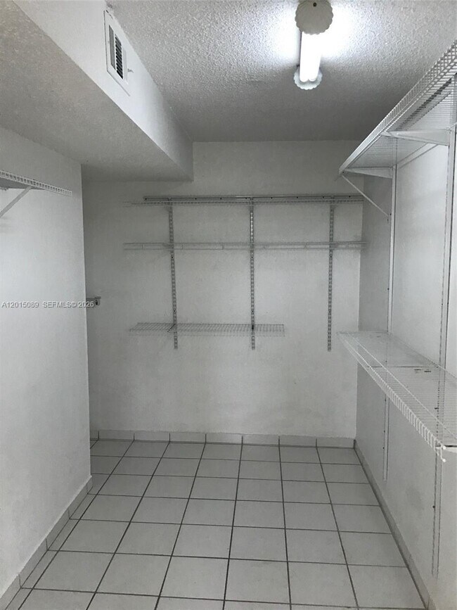 Building Photo - 5100 SW 41st St