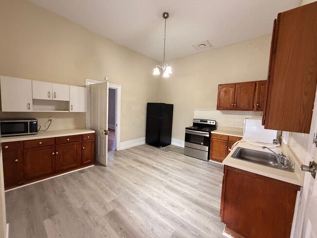 Building Photo - 1300 N Broad St