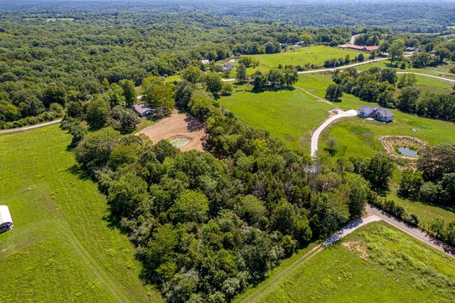 Building Photo - 5 Bedroom House in the Country!