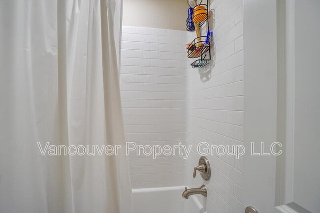 Building Photo - 7120 NE 153rd Pl