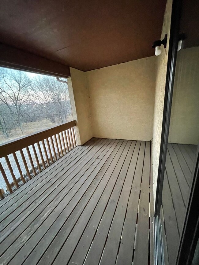 Building Photo - 5550-5556 Bonita Village Rd