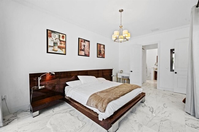 Building Photo - 2437 Castilla Isle