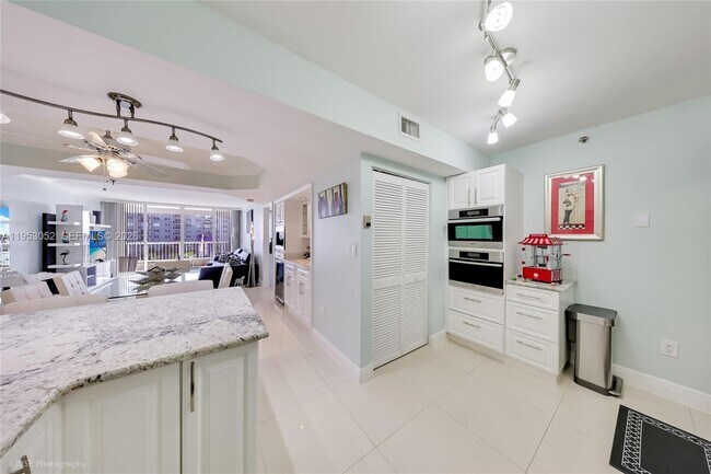 Building Photo - 9341 Collins Ave