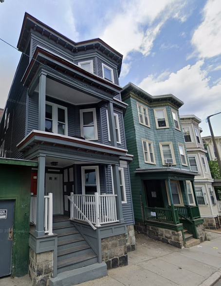 Primary Photo - 739 Parker St