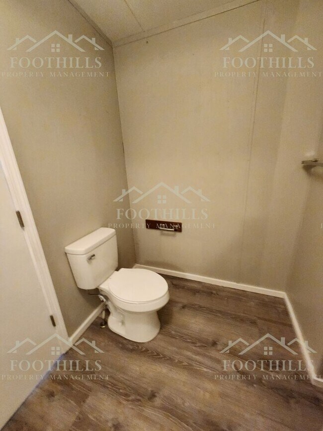 Building Photo - 3 Bedroom, 2 Bath Home Near Portman Marina...