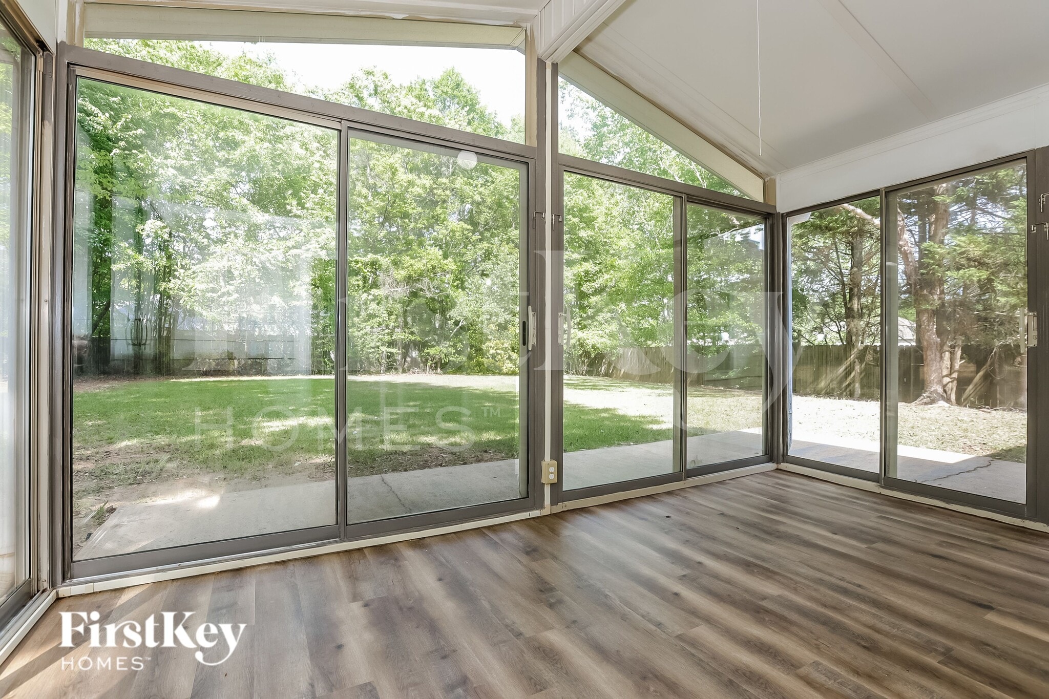 Building Photo - 370 Tait Rd