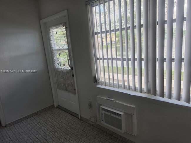 Building Photo - 251 NE 187th St