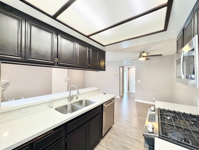 Building Photo - Modern 1BR in Valley Glen w/ Fireplace + Balcony