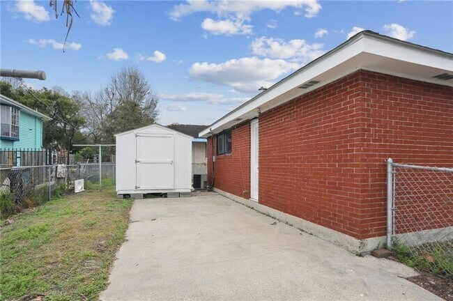 Building Photo - 7551 Oak St