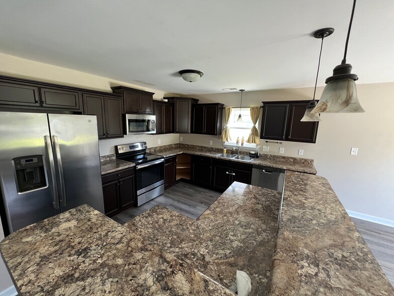 Building Photo - 208 Breakwater Dr