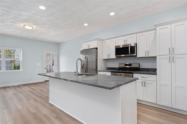 Building Photo - 45 Windsor Rd