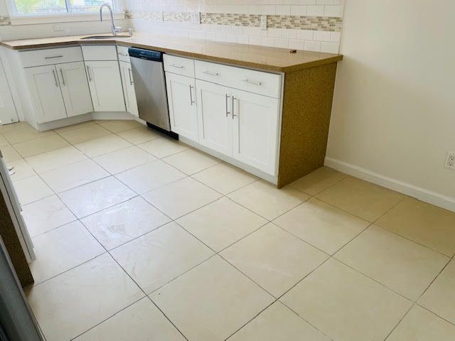 Building Photo - 550 43rd Ave