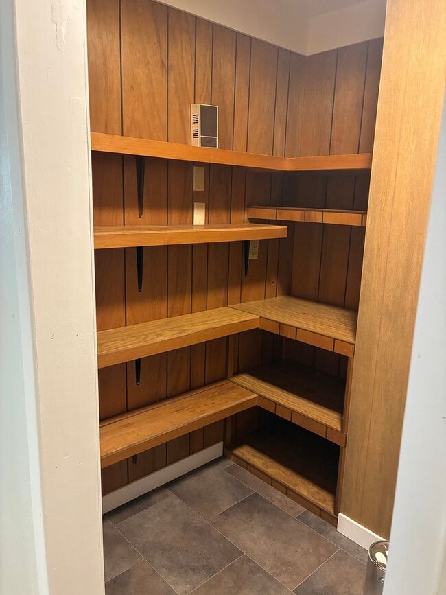 Building Photo - Quiet 3 Bedroom, 2 Bath with Large Backyard