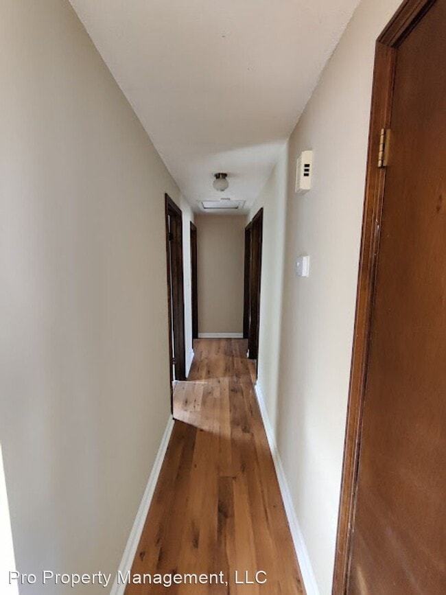 Building Photo - 3 br, 1.5 bath House - 77 Hitchcock Drive