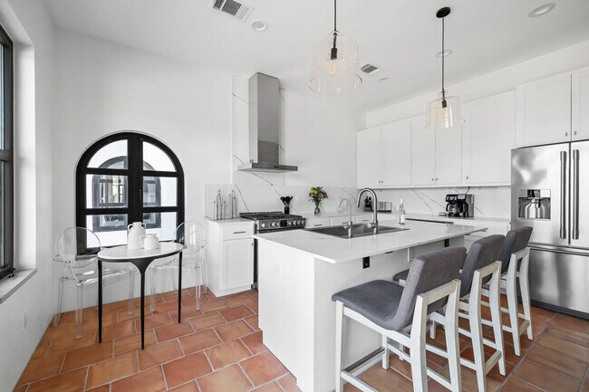 Building Photo - 2701 Bumble Bee Dr