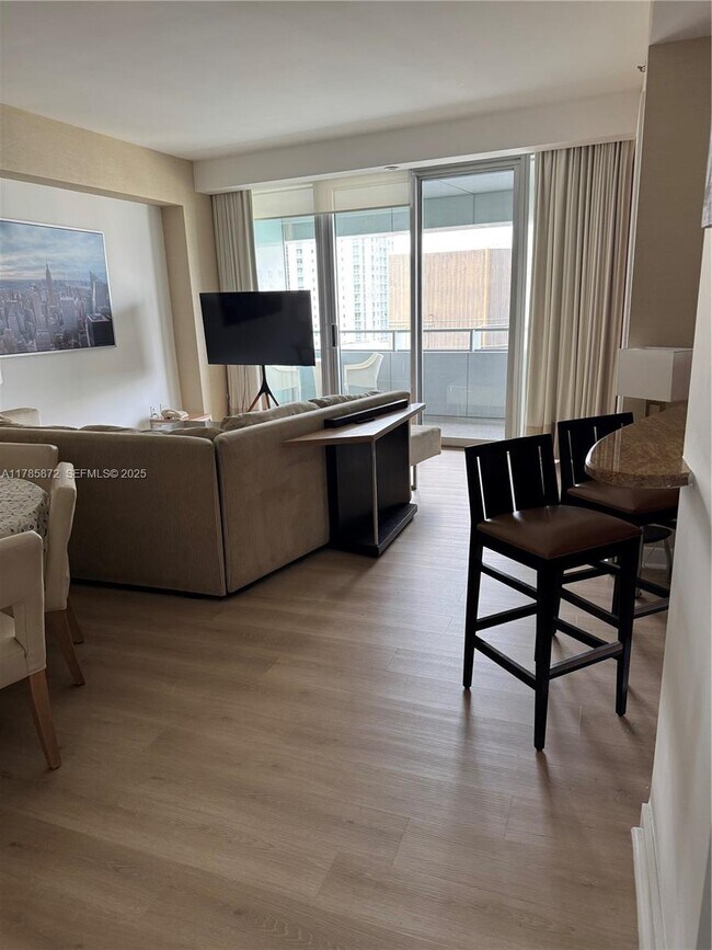 Building Photo - 1395 Brickell Ave