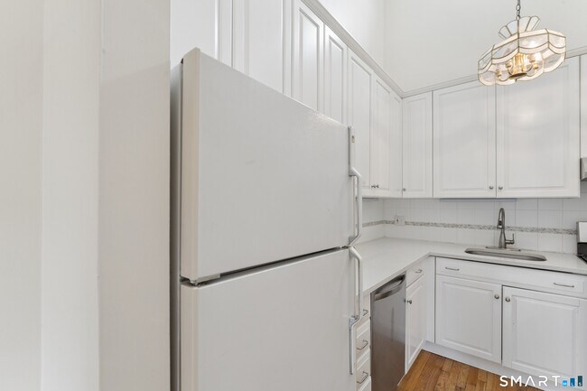 Building Photo - 82 Olcott Way