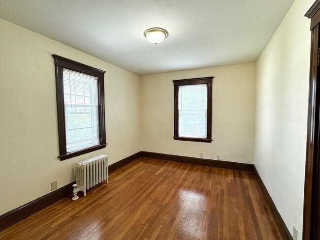 Building Photo - 14 Grossman St